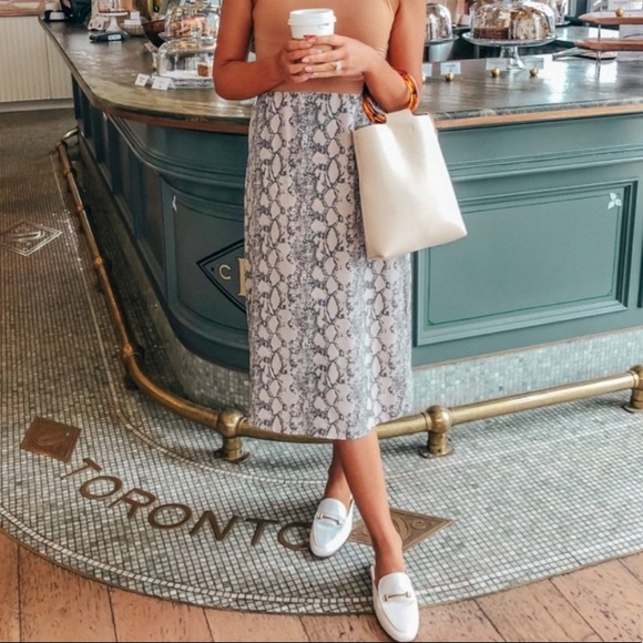 American Eagle Outfitters Dresses & Skirts - American Eagle snake midi skirt